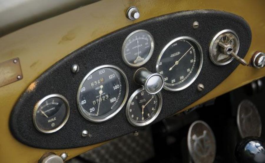 Панель приборов Avions Voisin C11 Cabriolet 1927 года  (фото 13 из 18)
